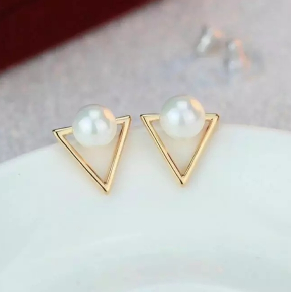 *Skylah* Triangle Pearl Earrings - Picture 2 of 2